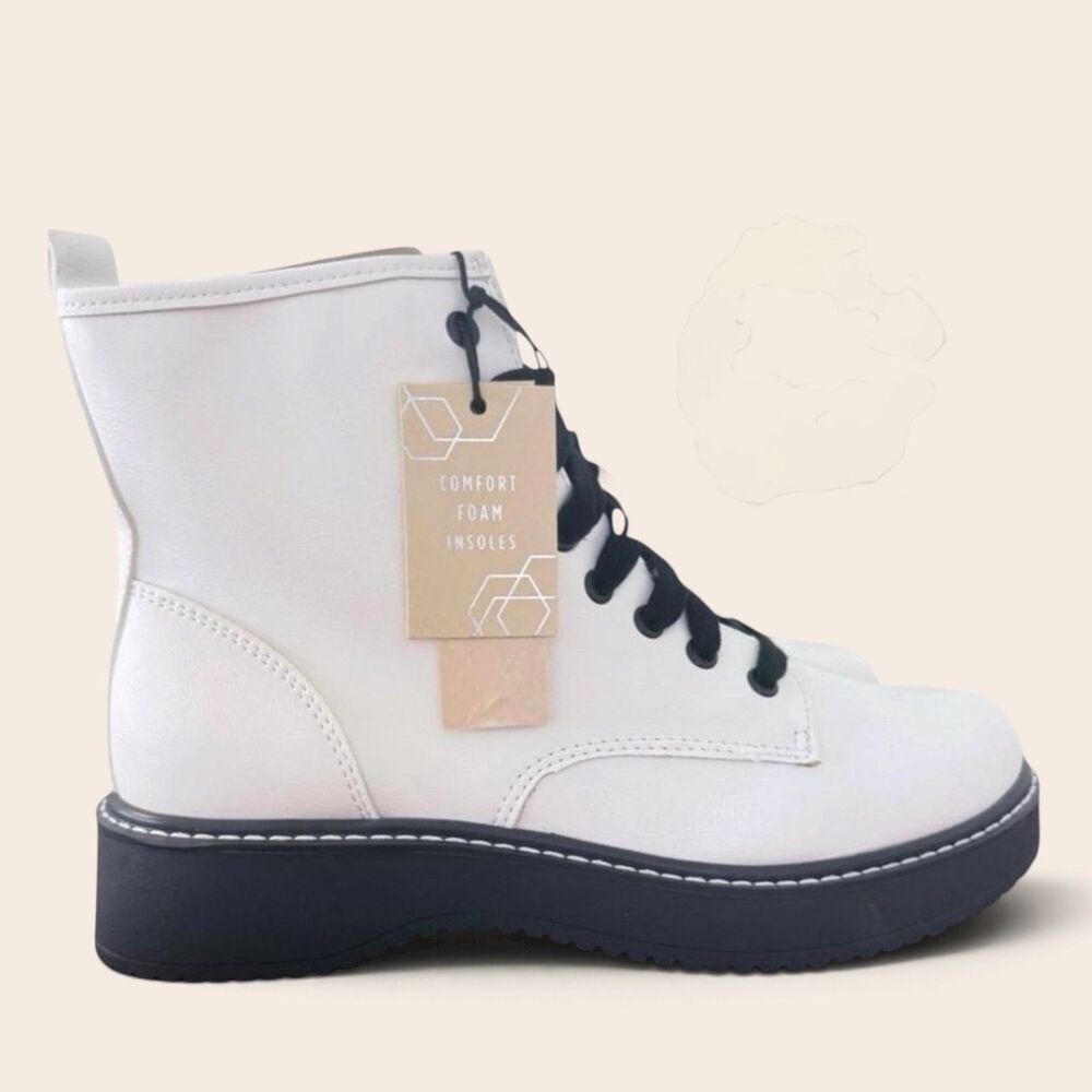 Madden NYC Combat Boots Size 9 White Lace Up Chunky Sole Grunge Punk NWT